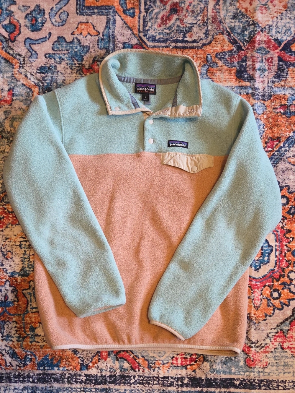 Patagonia Mint Green/Peach Lightweight Synchilla Snap-T Pullover. Size M